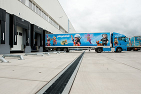 580 Meter BIRCO-Entwässerungsrinnen für das Playmobil Logistikcenter